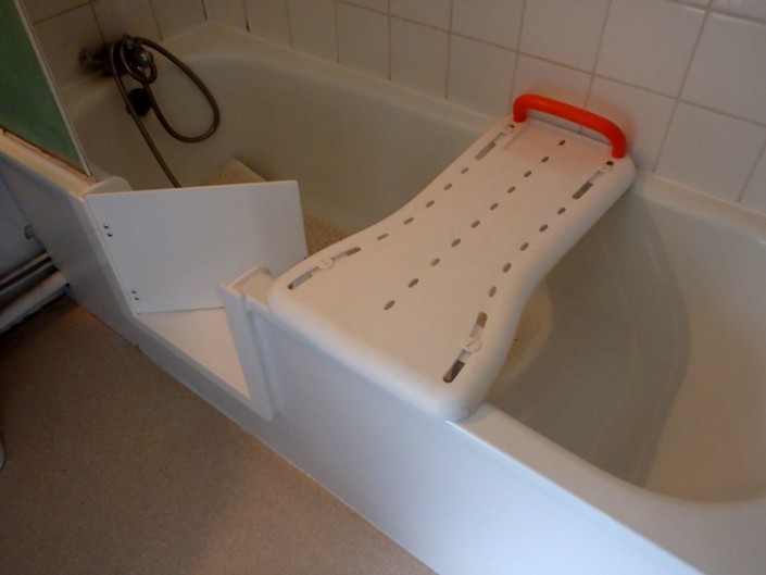 Découpe de baignoire Découpe de baignoire avec portillon