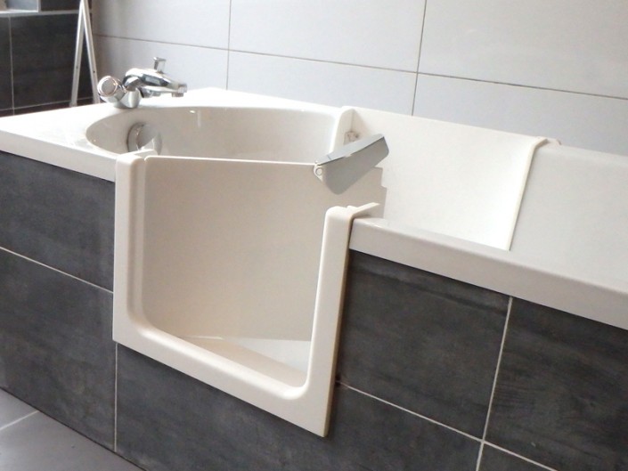 Découpe de baignoire SO BAIN Porte sur baignoire