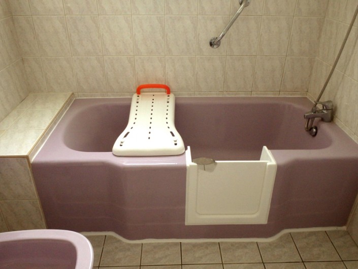 Découpe de baignoire SO BAIN Baignoire avec porte étanche