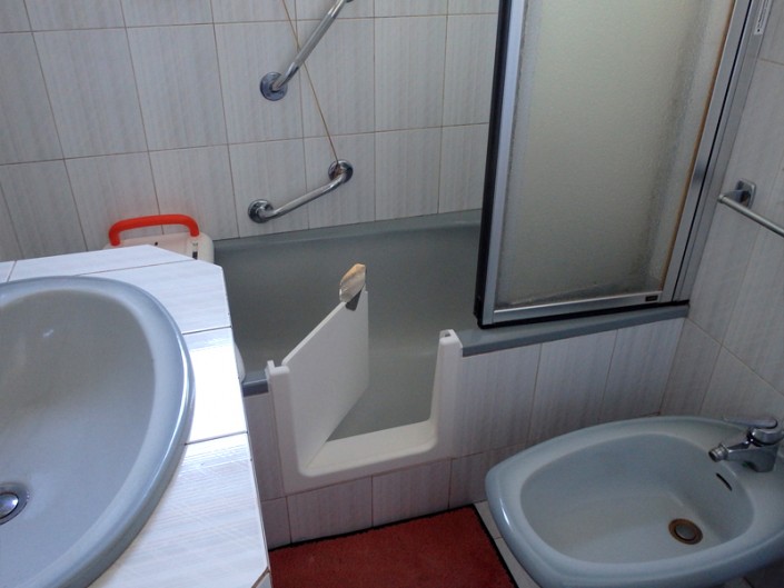 Découpe de baignoire SO BAIN Baignoire à porte étanche