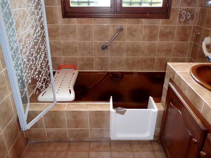 Découpe de baignoire SO BAIN Baignoire avec porte étanche
