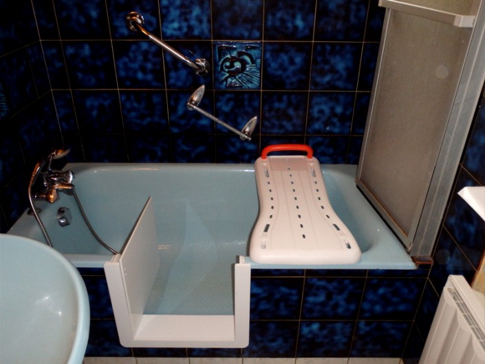 Accès baignoire senior Découpe de baignoire SOBAIN