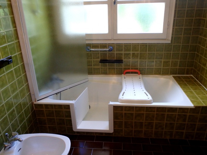 Baignoire avec portillon Découpe de baignoire
