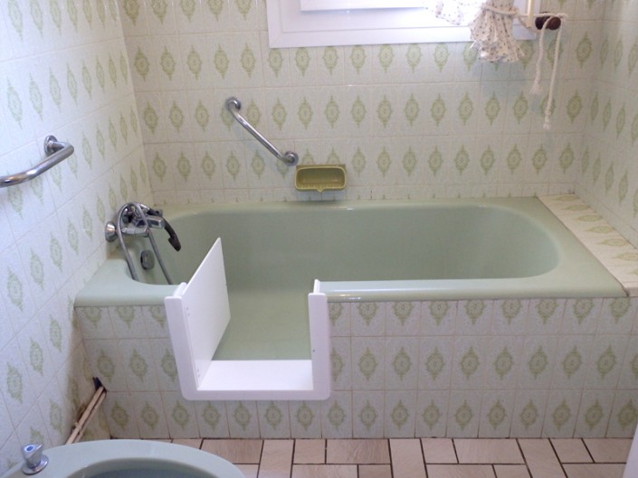 Accès baignoire senior Découpe de baignoire